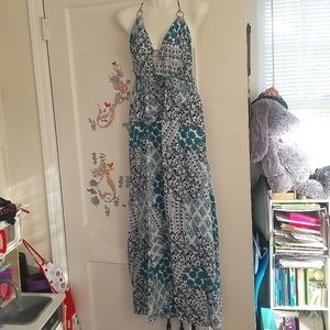Abbeline women's long beachy dress. Size Med. Blues, B&W